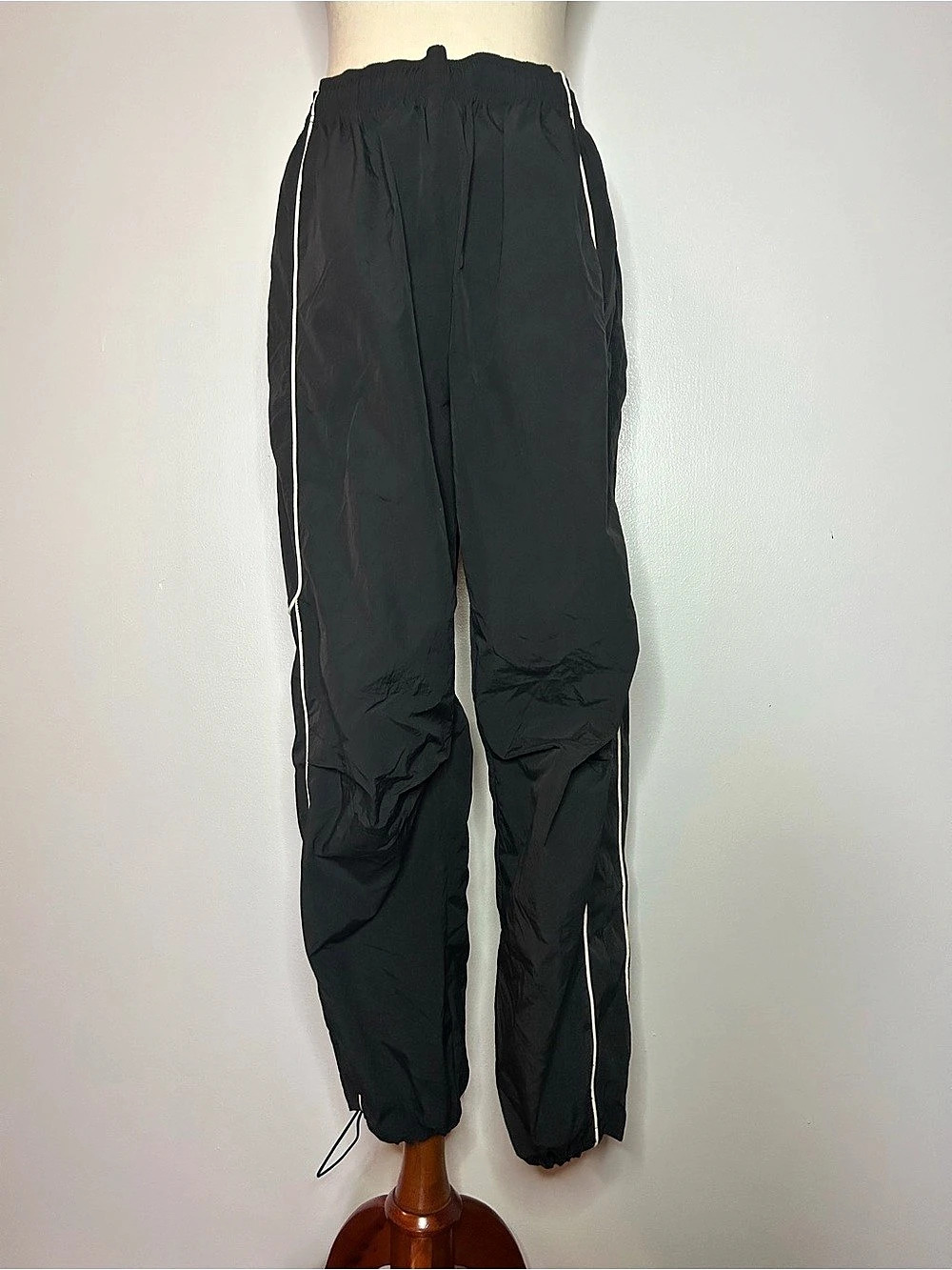 URBAN OUTFITTERS - BDG Black Track Pants Jogger Drawstring Waistband Size Medium